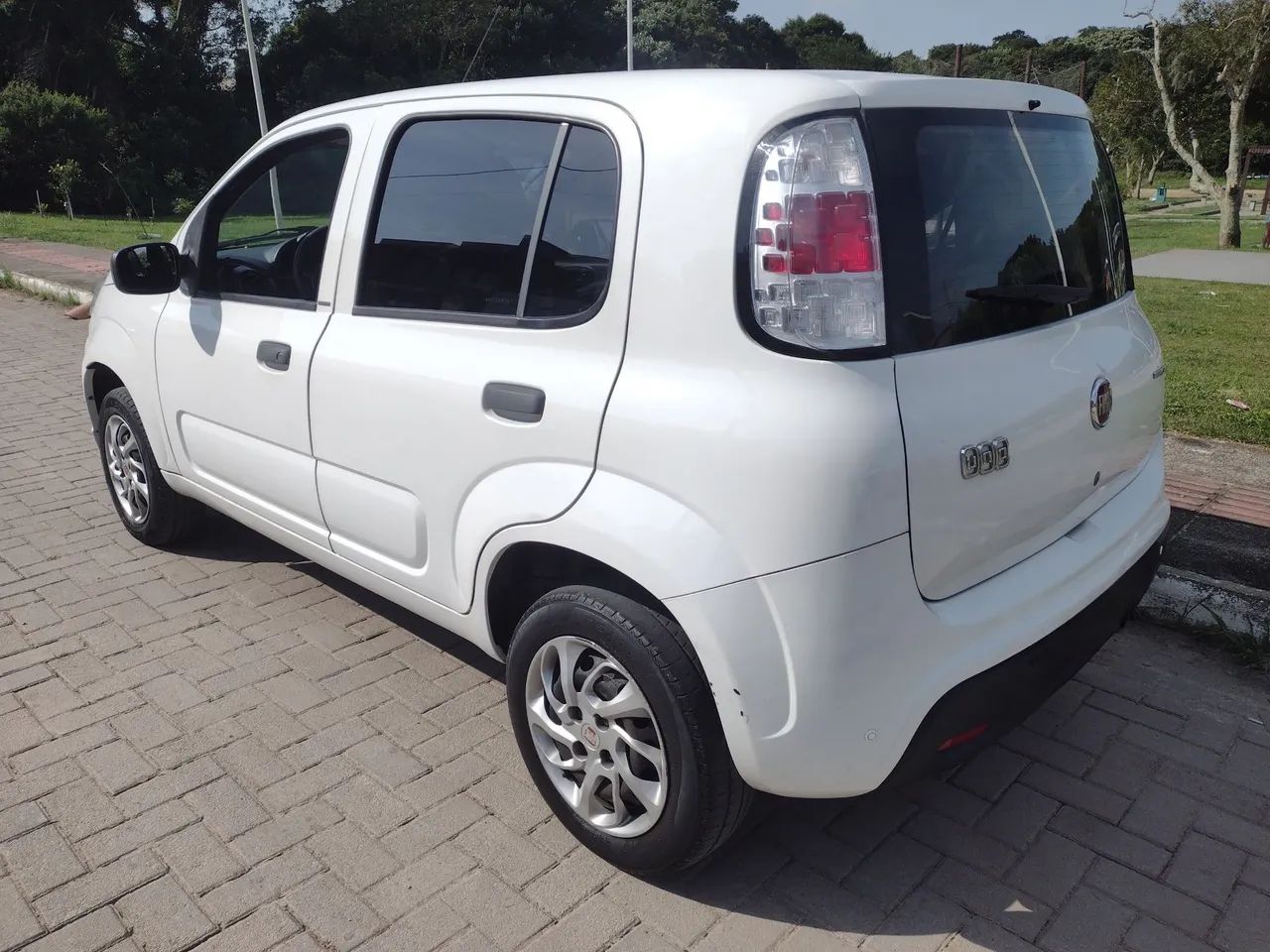 Fiat Uno Attractive 1.0 Flex 6V 5P 2017 - Foto 3