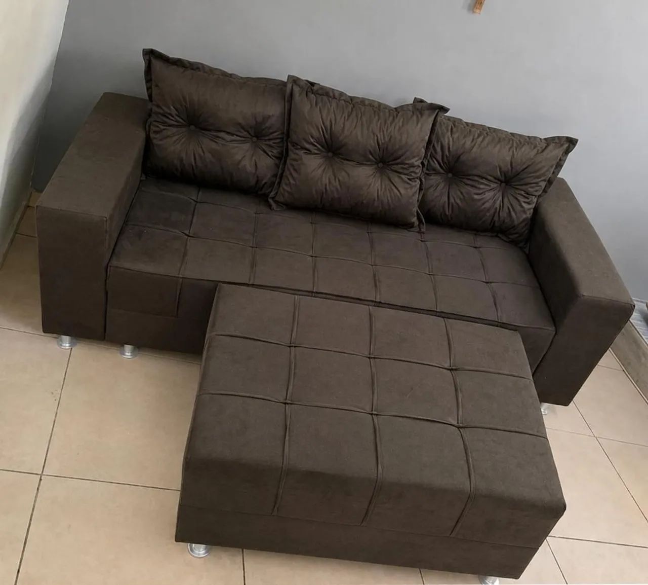 Sofa 3 lugares+ puff grande pronta entrega 