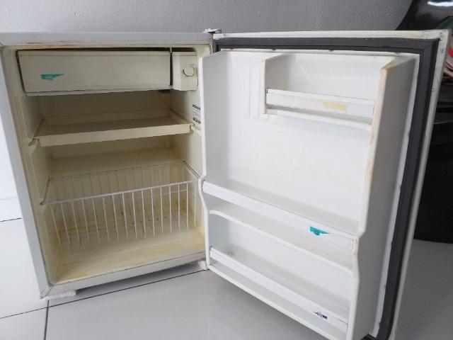 Um frigobar e uns portões - Foto 2