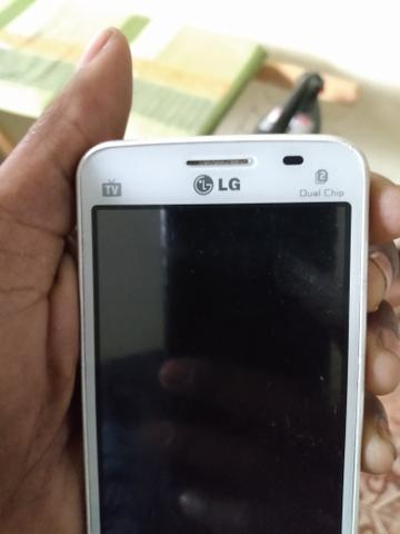 Vendo um aparelho de dvd.e um celular da LG.80