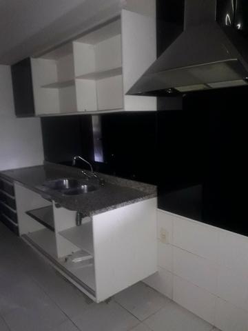 Excelente Apto. de 4 suítes sendo uma Master com Closet na Ponta Negra. - Foto 19
