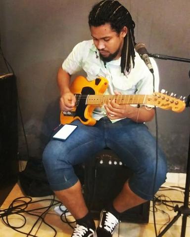 Troco guitarra telecaster por uma strato