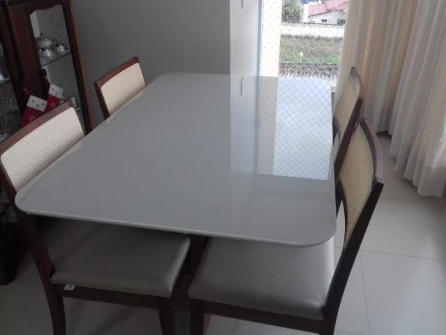 Mesa madeira e cadeiras encosto telinha e pintura Laka - Foto 3