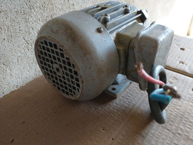 Motor indução trifásica