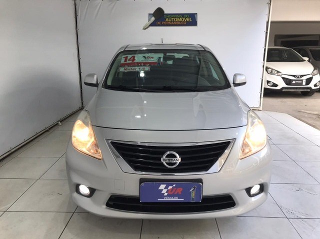 NISSAN VERSA 1.6 SL 2014 COMPLETA  CARRO EXTRA 