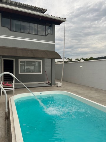 Casa com Piscina e 3 Suítes de frente para o mar em Iguabinha