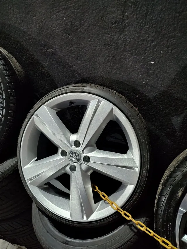 Aro 18 modelo Fusca tsi promoção tala 6 pneus 165 40 18
