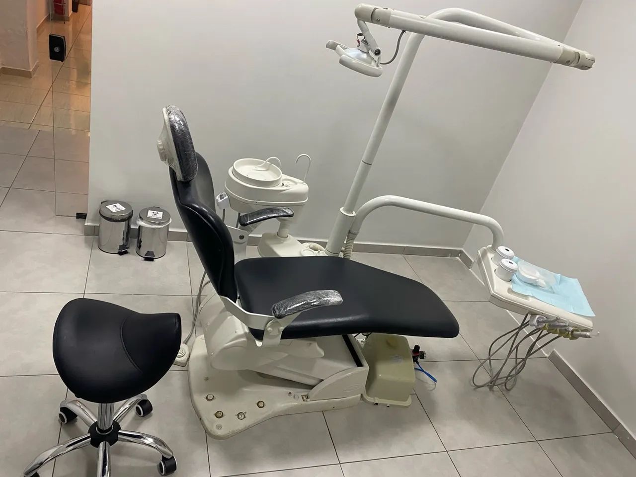 Cadeira Olsen com mocho em sela