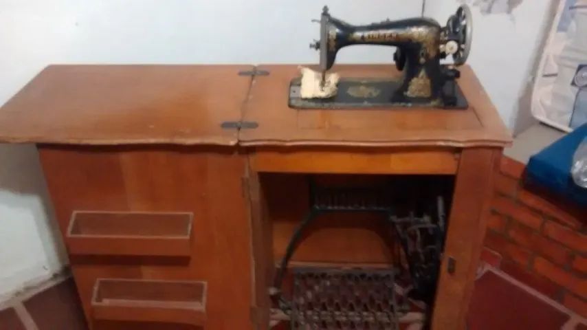 Vendo maquina de costura Singer antiga  - Foto 5