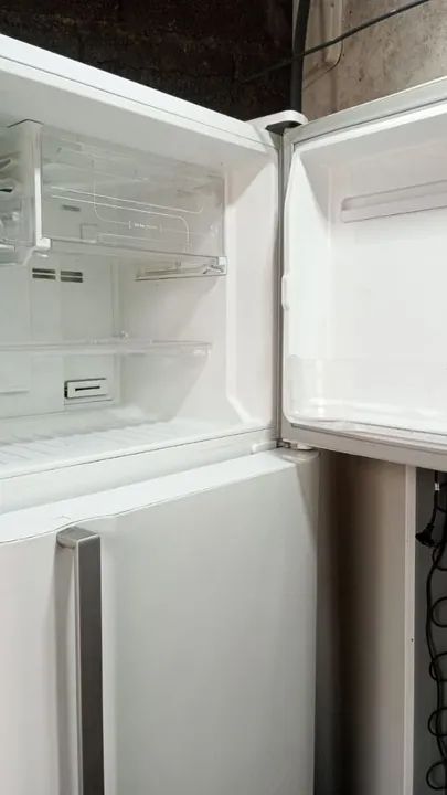 Geladeira Electrolux Duplex Branca Frost Free 220 - Foto 4