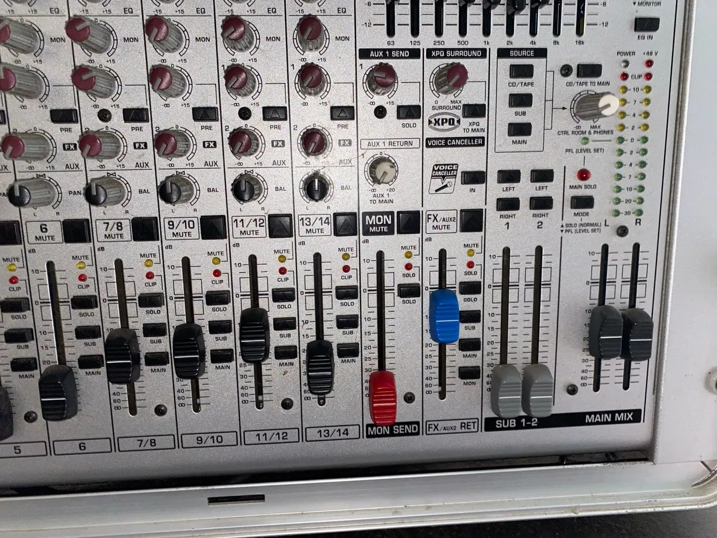 BEHRINGER UB2222FX-PRO 16チャンネルミキサー（Behringer