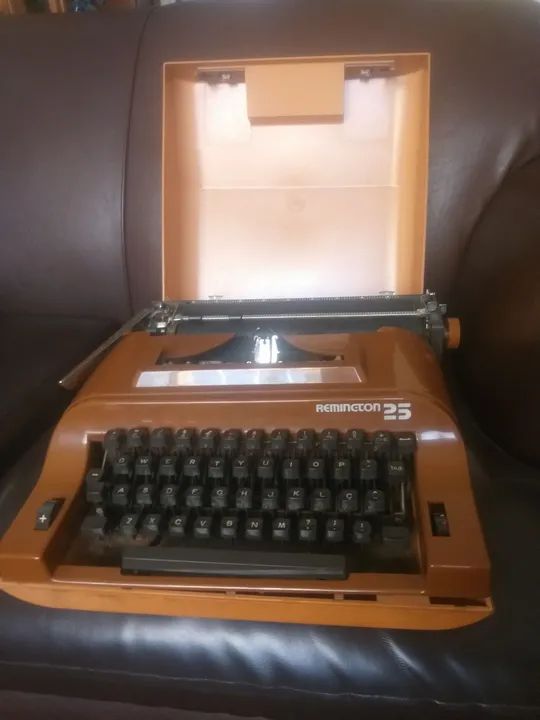 Maquina de datilografia remington 25