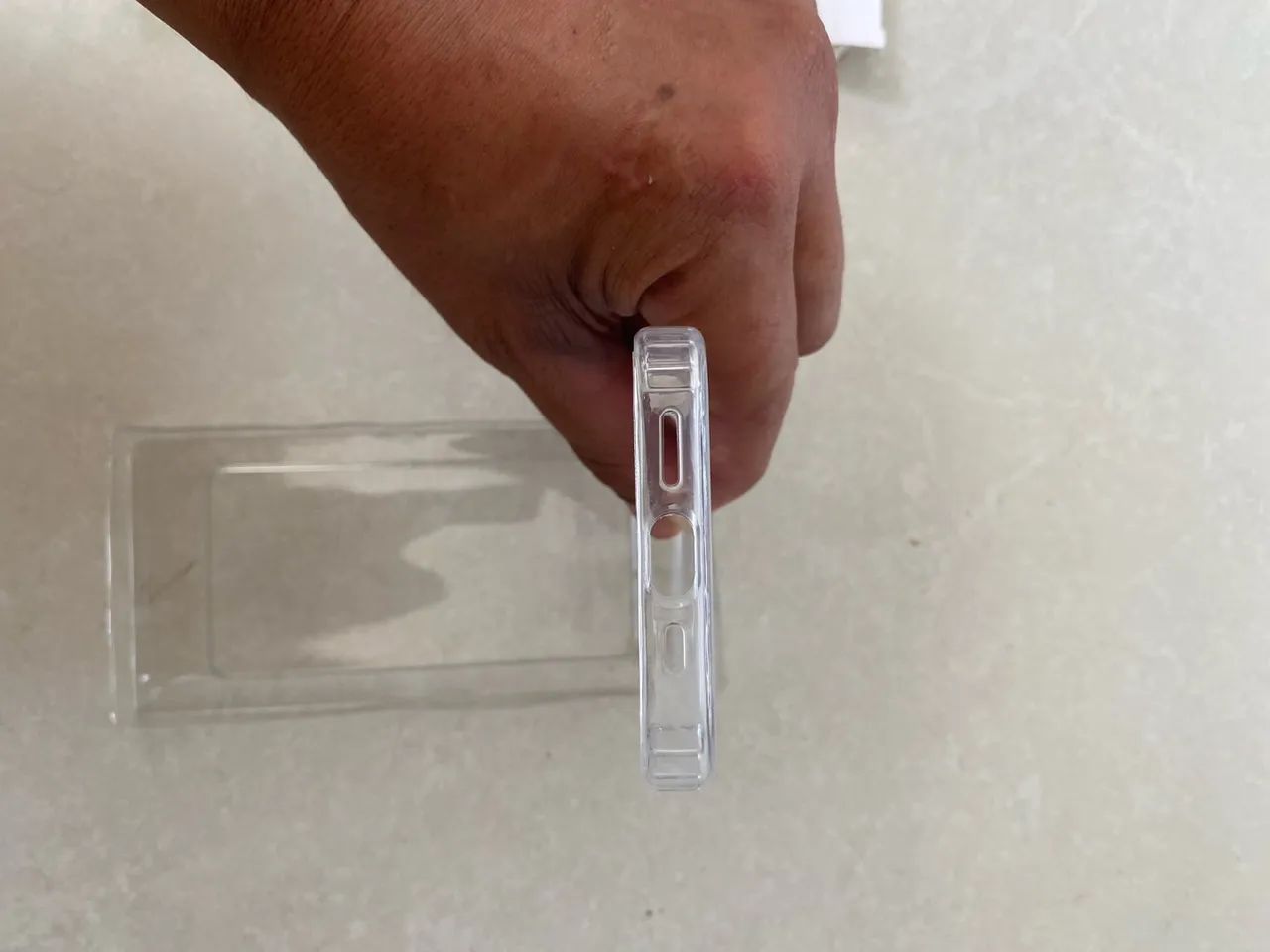 Capa Transparente Magnética para iPhone 16 Pro - Foto 2