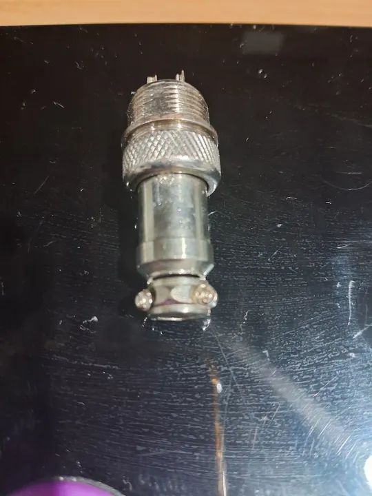 Conector Macho BNC para arcades ou guitarras baixos