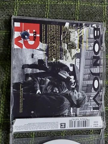 CD ANTIGO BON JOVI REAL LIFE IMPORT RARO SÓ VENDA NÃO TROCO POR NADA  - Foto 3