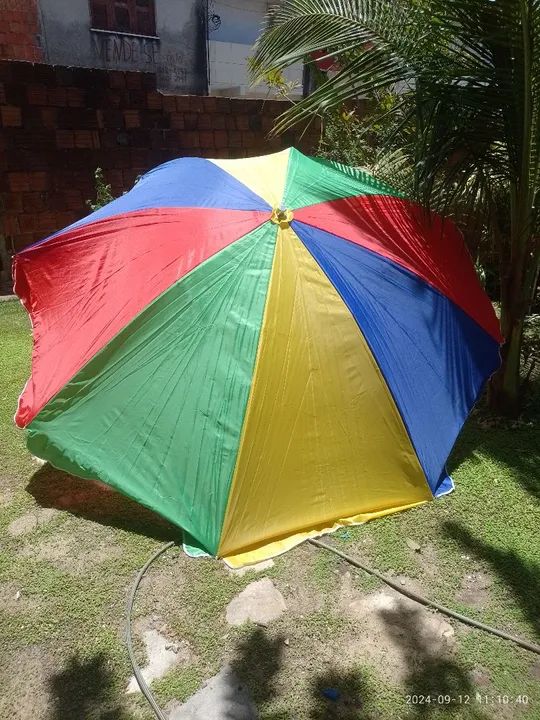 Guarda-sol de praia colorido grande - Foto 2