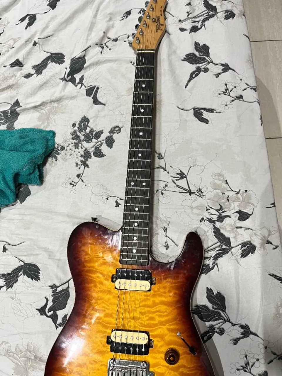 Guitarra Tagima Grace 700 (Signature Cacau Santos)