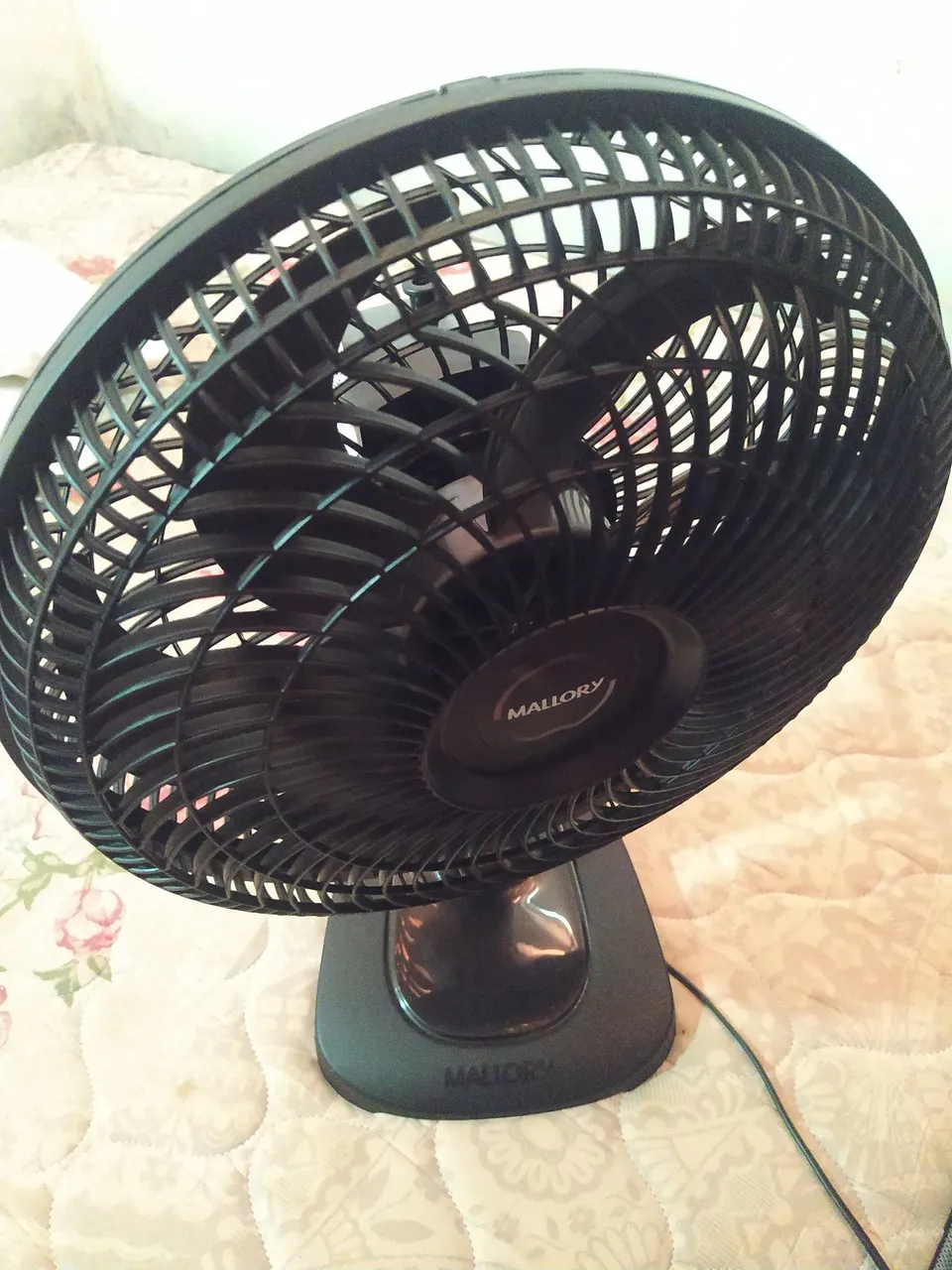 Ventilador de Mesa Mallory 30cm, bem forte
