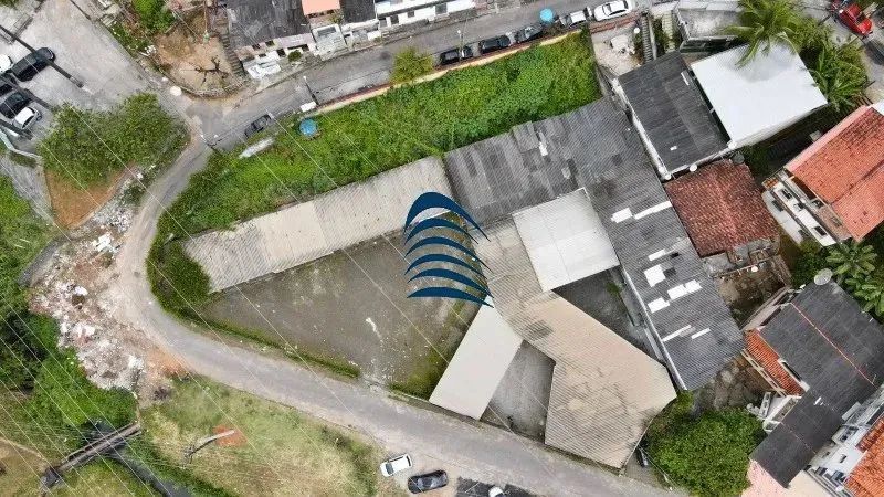 Galpão na Bonocô Localizado estrategicamente na Avenida Bonoco, oferece uma excelente opor