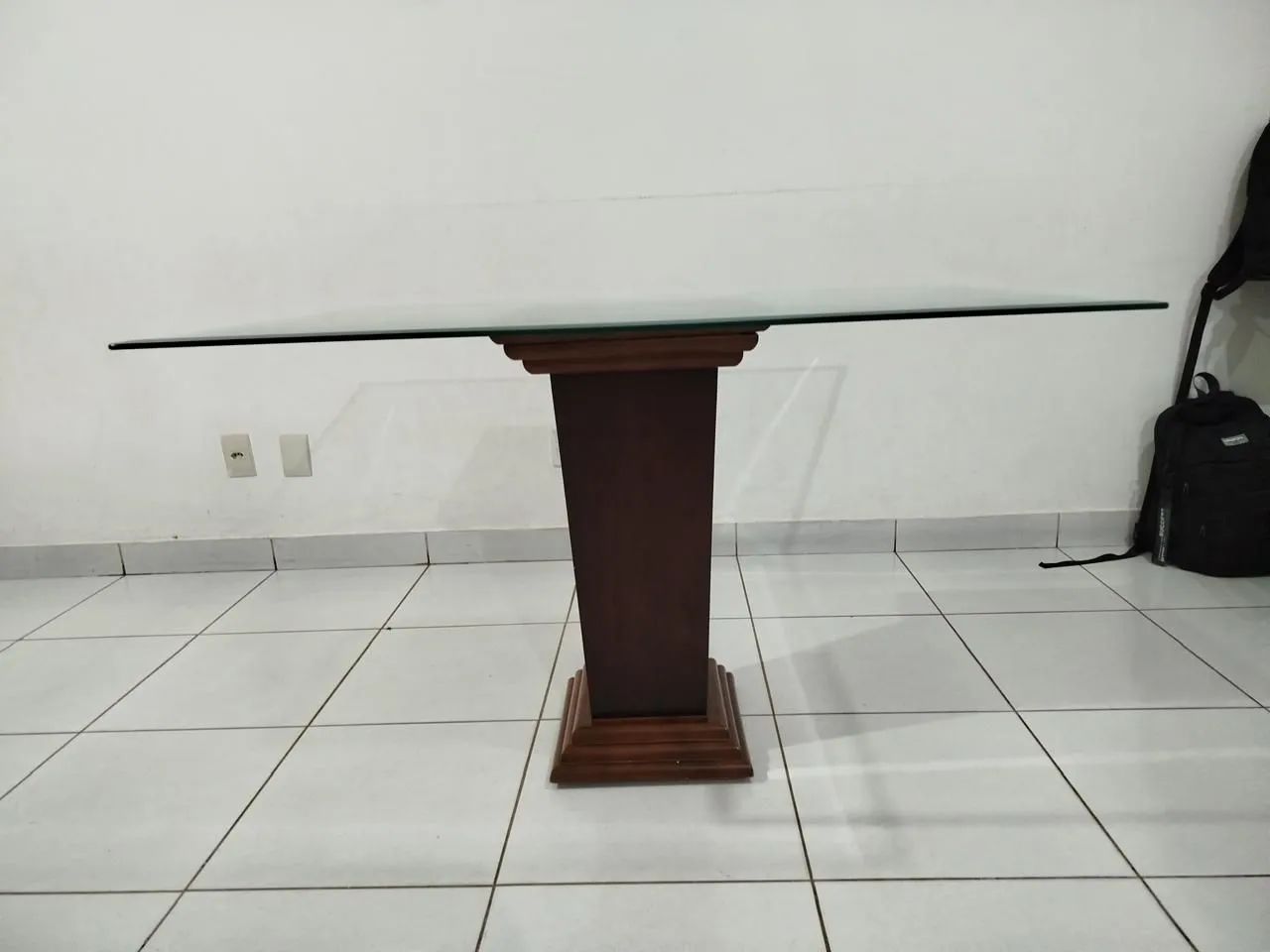 Mesa de madeira com tampo de vidro  - Foto 3