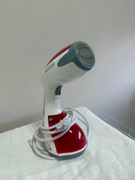 Passador de Roupa a Vapor Black+Decker - Semi Novo