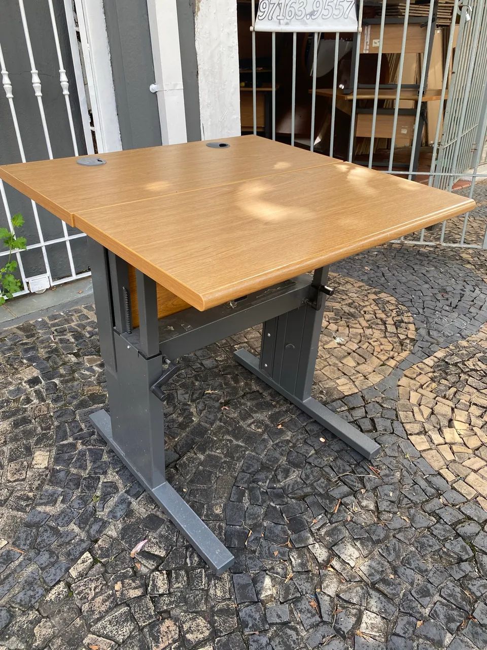 Mesa Com Regulagem de altura - Foto 2