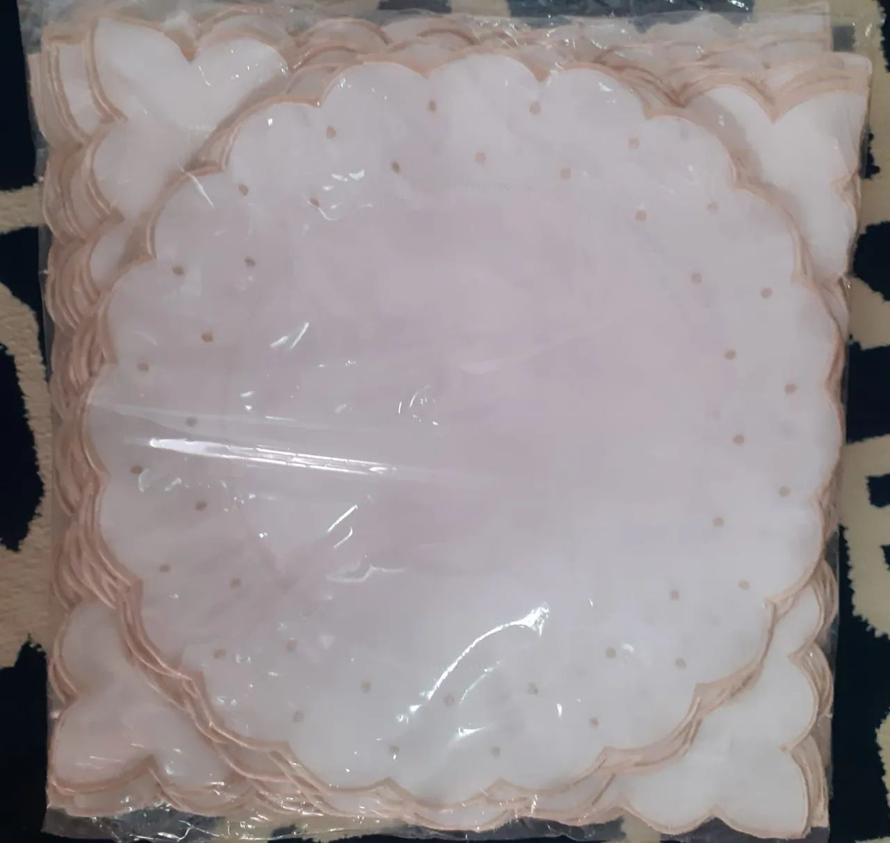 Jogo americano de jantar 12 peças bordados. 80$ cada jogo. - Foto 2