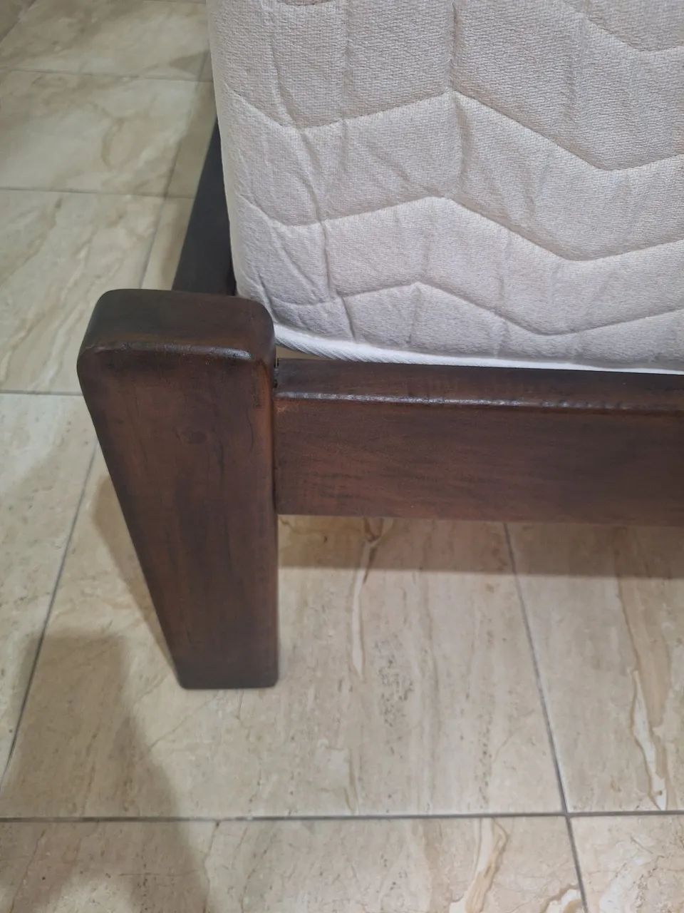Cama Queen em Madeira Maciça + Colchão Orthocrin - Foto 4