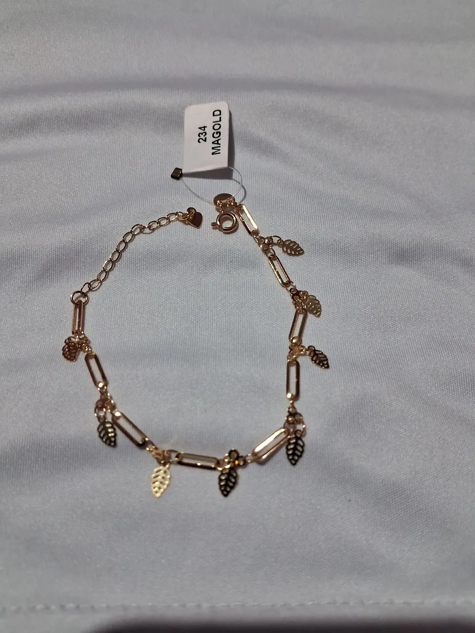 Pulseira Dourada com Detalhes de Folhas - MAGOLD