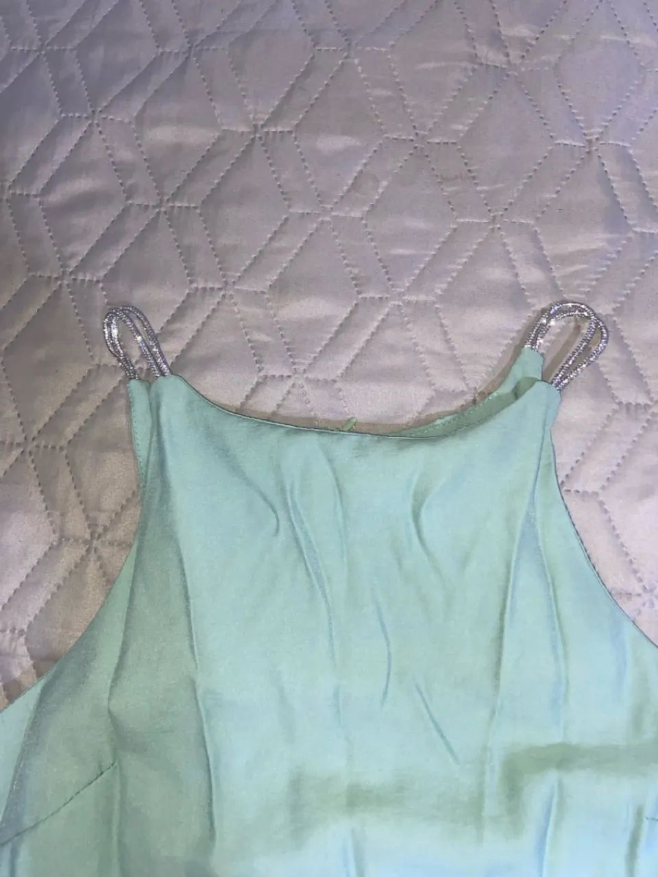 Vestido verde claro com detalhes - Foto 2