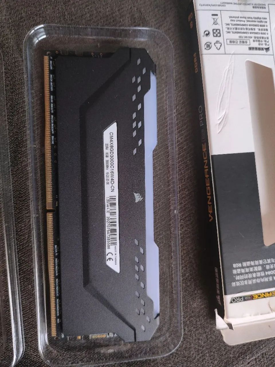 Corsair Vengeance RGB Pro 8GB DDR4 RAM Memory63824112597505122