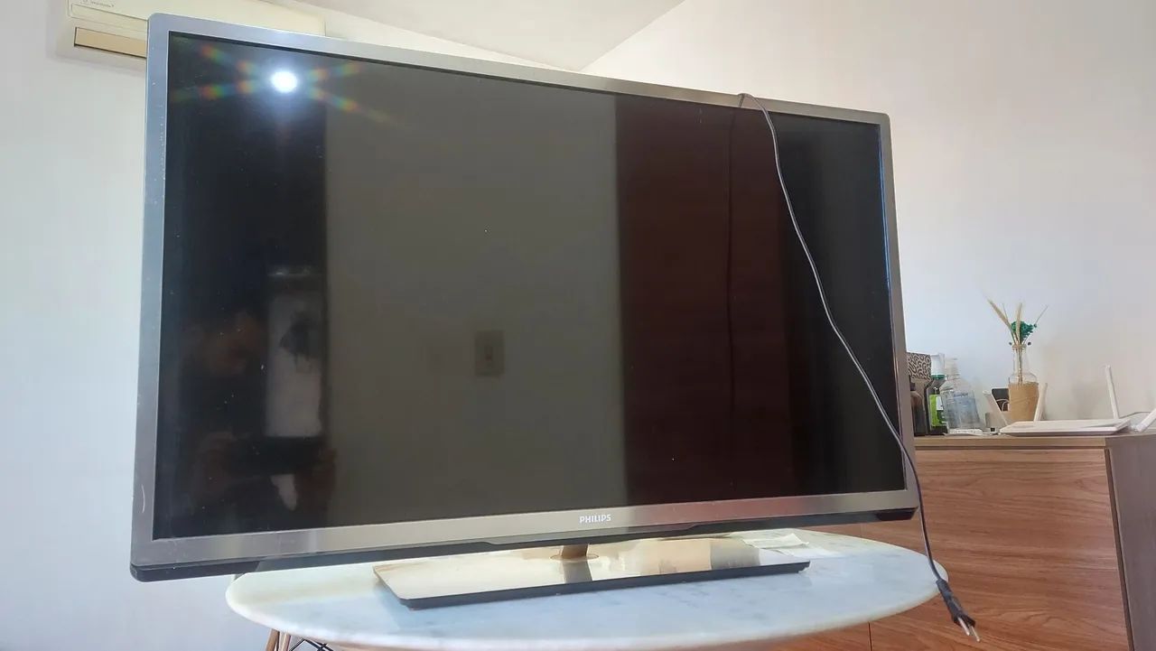 TV LED Philips 42" tecnologia 3D - COM 4 óculos 3D - Foto 2