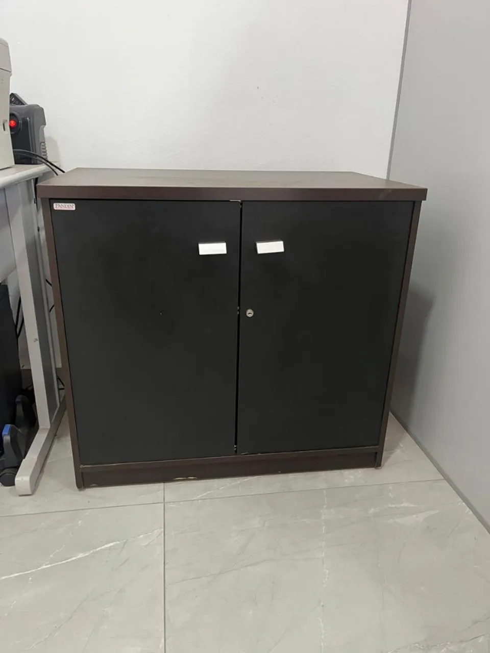 Armário de escritório com portas