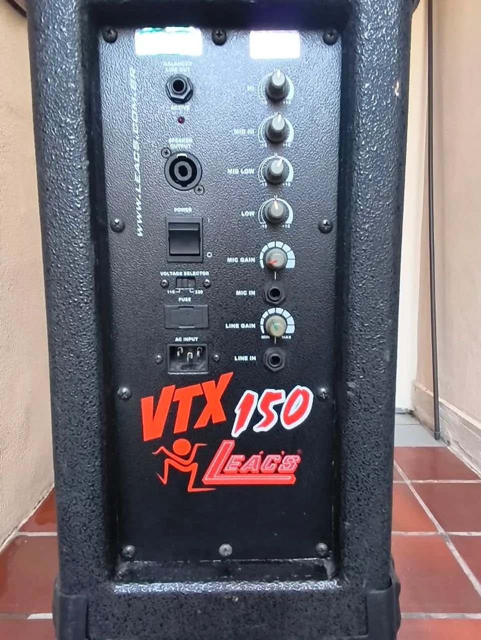 Par de caixas Leacs ativa e passiva. Falantes de 10". 150 watts RMS. Excelente sonoridade. - Foto 4