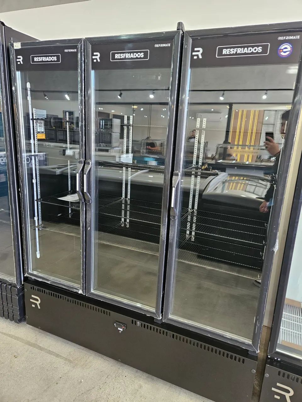 geladeira expositora 3 portas multiuso para conveniências - a pronta entrega 