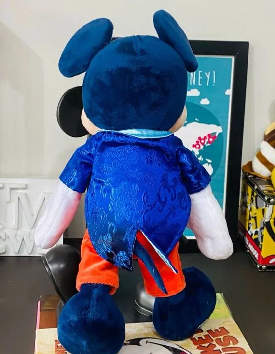 ORIGINAL DISNEY PARKS Boneco Mickey Mouse 65 Anos Disney  - Foto 2