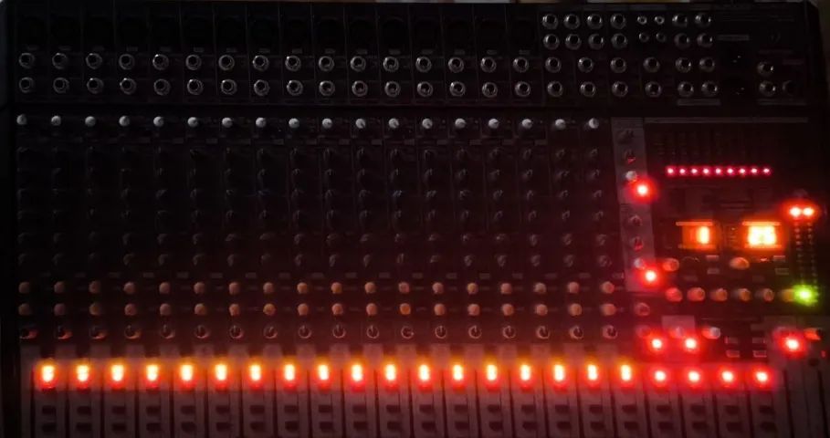 Mesa Console Behringer SX2442FX Eurodesk de mistura<br> - Foto 3