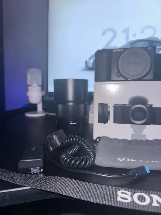 Sony Zv-E10 + Lente Viltrox 56mm/1.4 + 3 Baterias c/ Carregador Duplo + Smallrig + Brindes - Foto 5