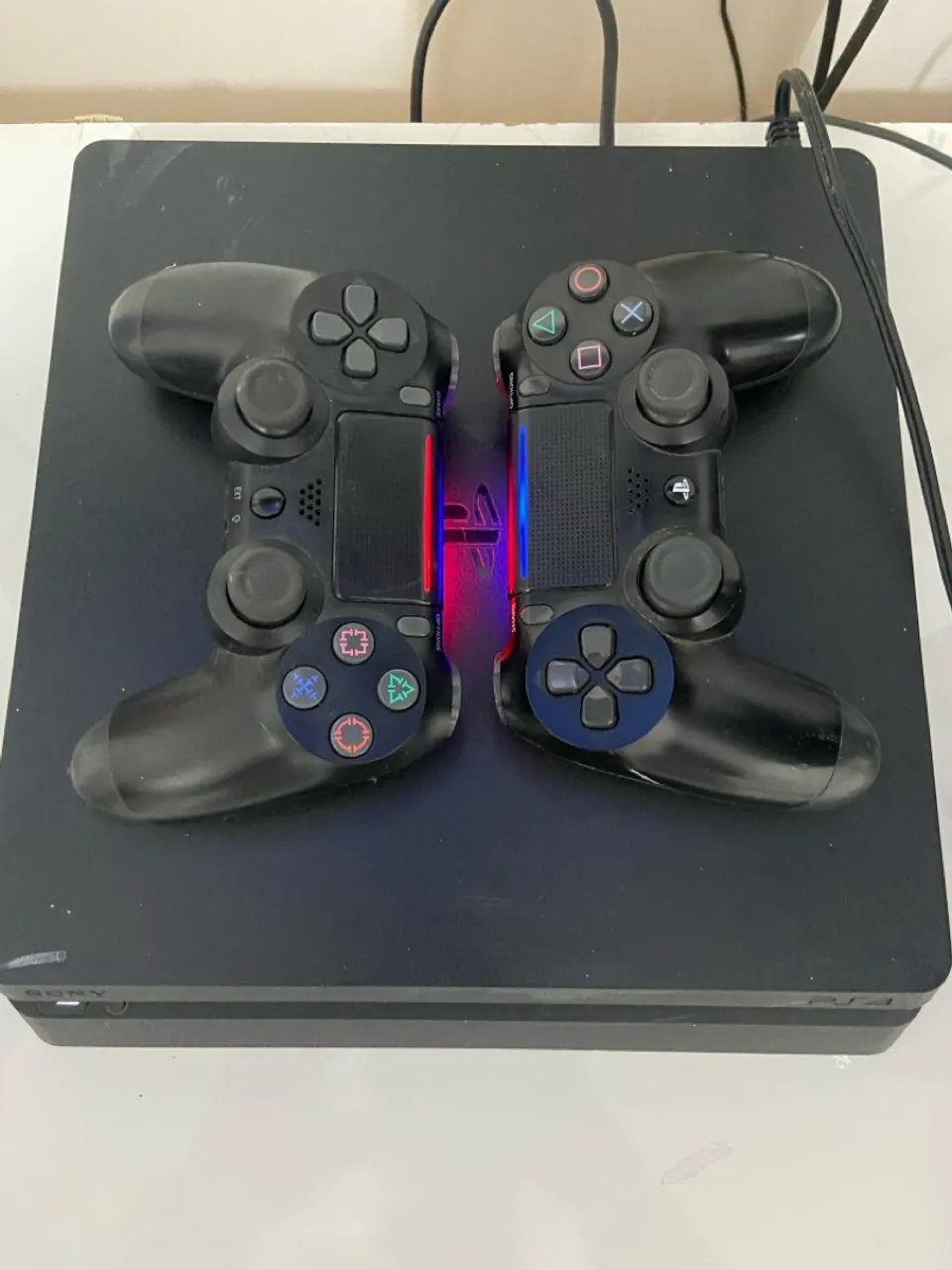 PlayStation 4 Slim 500GB + 2 Controles - Excelente Estado | R$ 1.300 (Negociável)