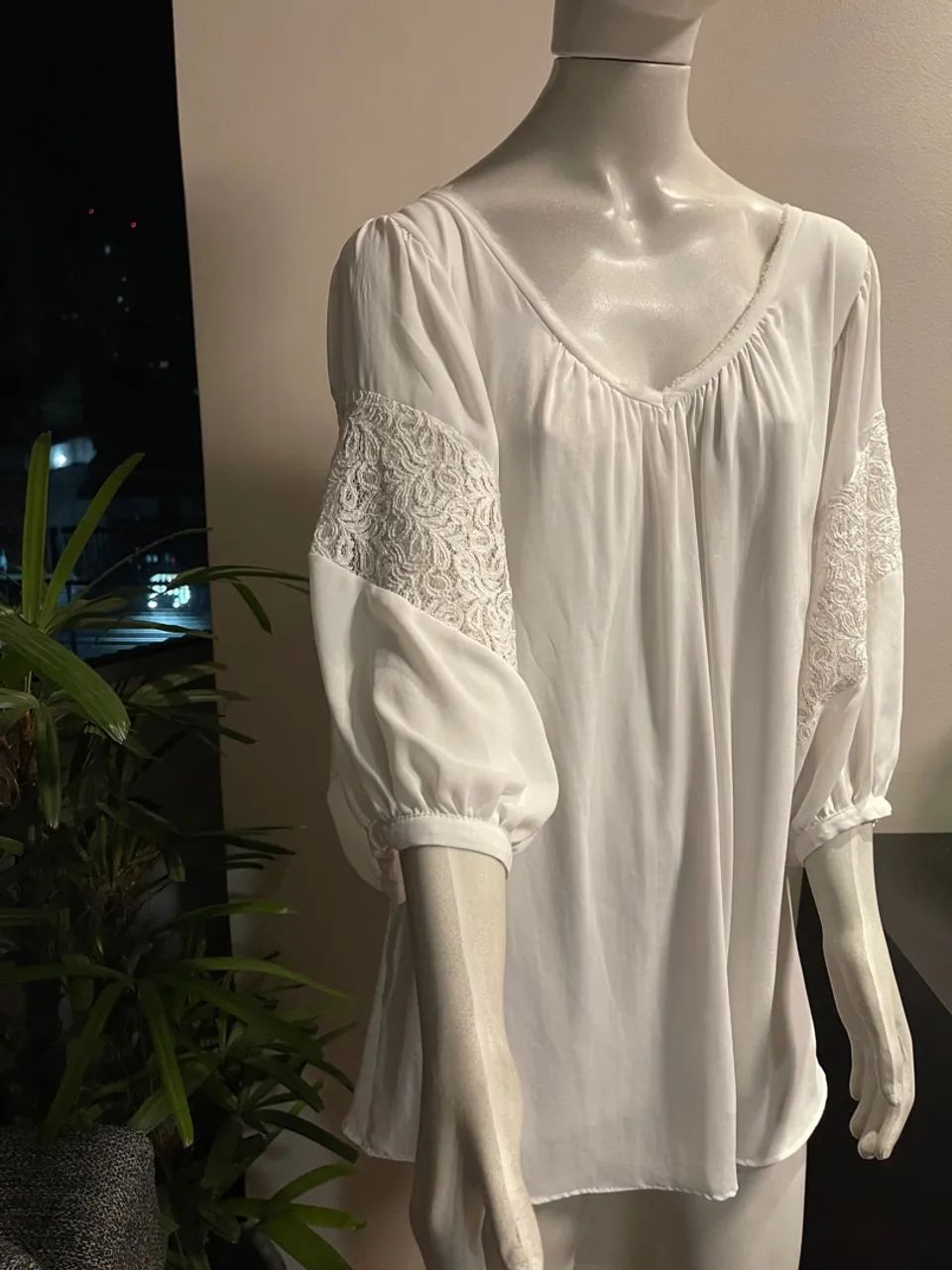 Bata Shoulder com Detalhes em Renda  - Foto 4