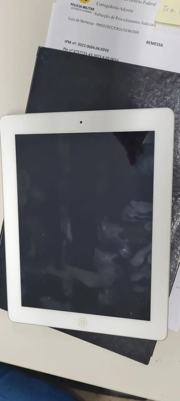 Vendo IPad Apple com capa giratória  - Foto 4