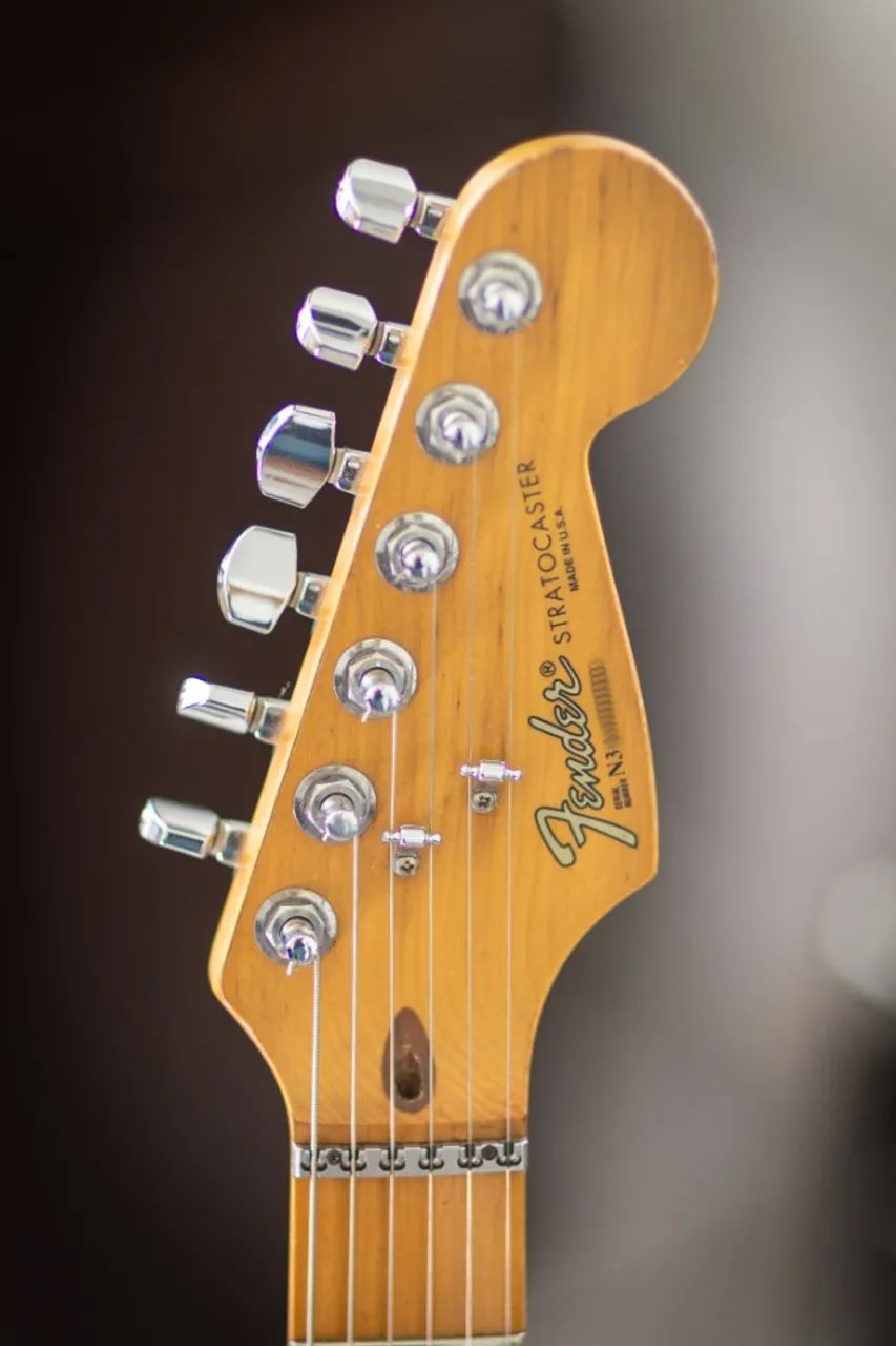 Guitarra Fender Stratocaster American com Case Original e mais Upgrades - Foto 3