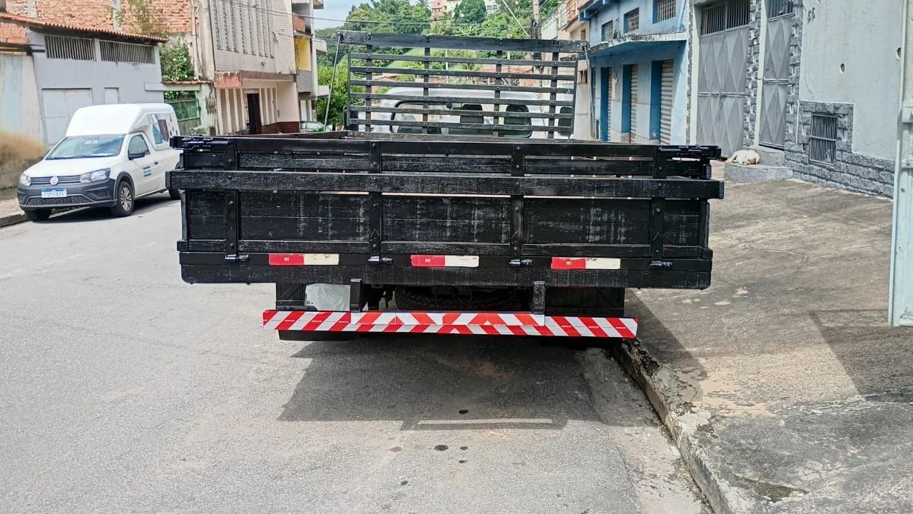 Caminhão F4000 pronto para trabalhar - Foto 3