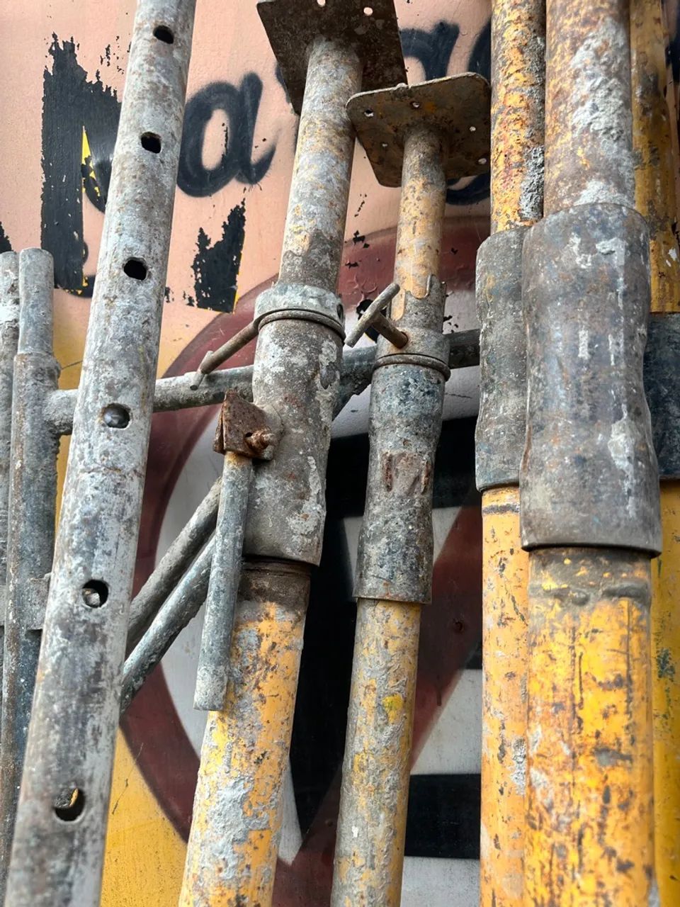 Escoras Metálicas para Construção Civil precisa de manut de 3 e 3,5 metros  - Foto 4