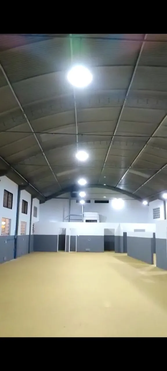 Aluga-se galpão 400m² em Itaperuna