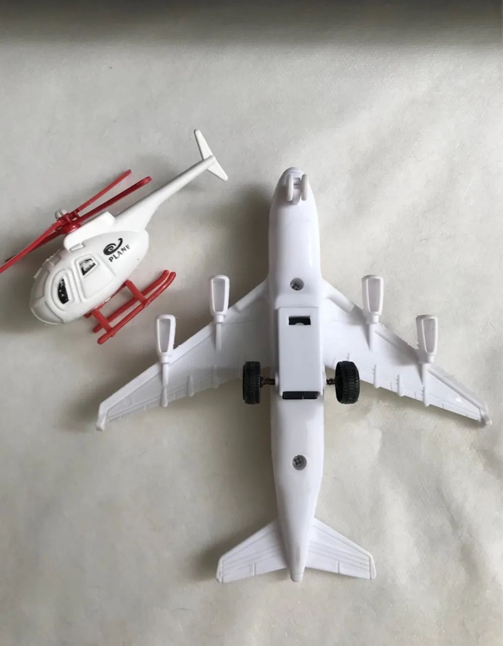 Brinquedo Avião e Helicóptero /colecionável  - Foto 3