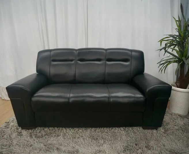 Conjunto de Sofá 2 e 3 Lugares em Corino Preto - Foto 2