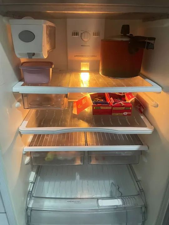 GELADEIRA USADA EM ESTADO DE NOVA 