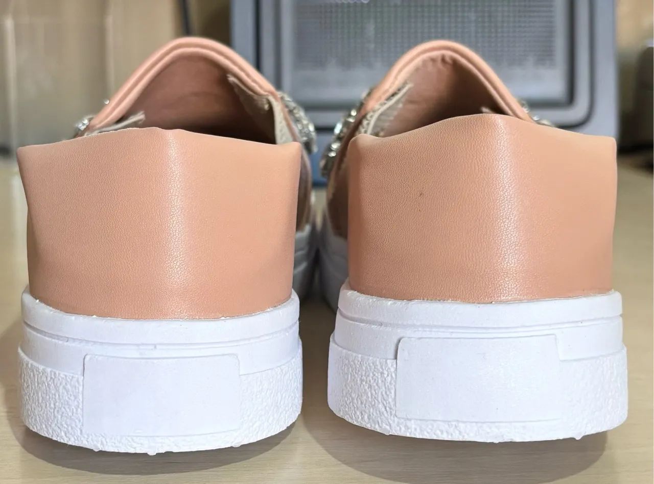 Tênis Slip On com pedrarias - Foto 3