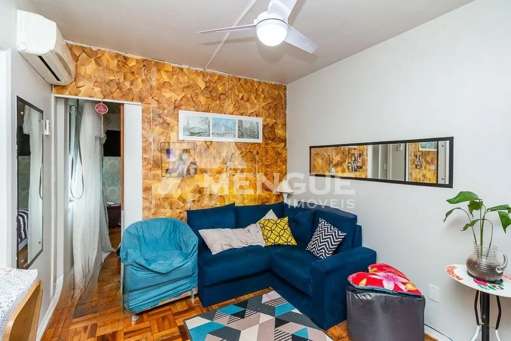 Apartamento JK em condomínio à venda em Porto Alegre com 32,29m² por R$ 165.000,00.